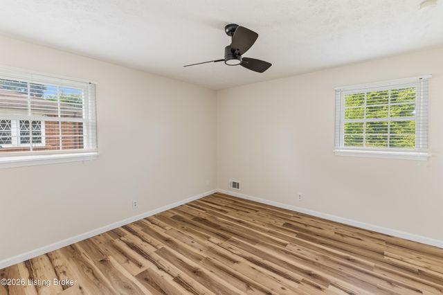 8404 Rodney Cir, Louisville, KY 40219