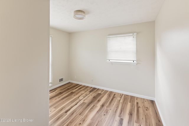 8404 Rodney Cir, Louisville, KY 40219