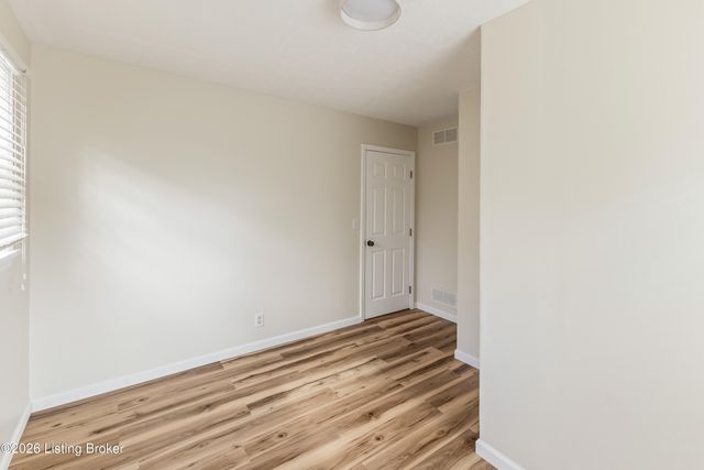 8404 Rodney Cir, Louisville, KY 40219