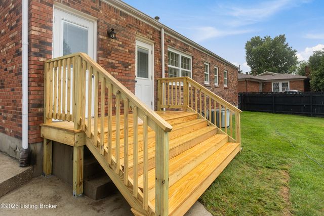8404 Rodney Cir, Louisville, KY 40219