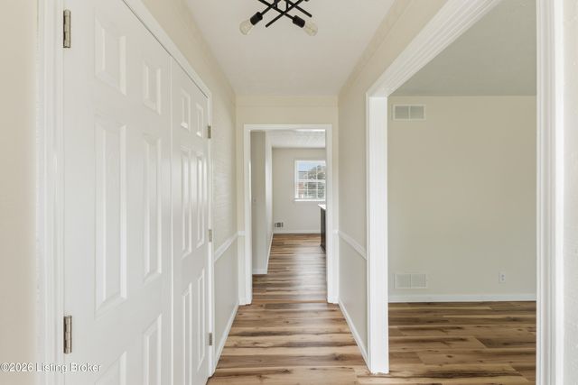 8404 Rodney Cir, Louisville, KY 40219