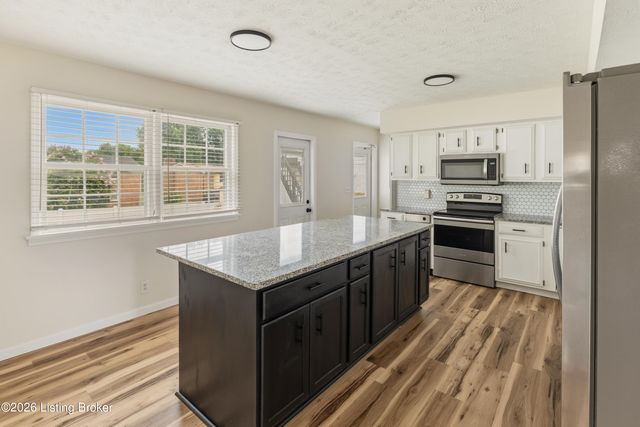 8404 Rodney Cir, Louisville, KY 40219