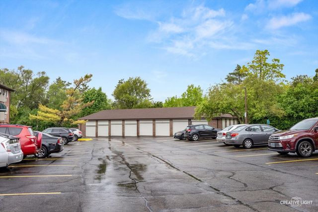 820 N Lakeside Drive 1C, Vernon Hills, IL 60061