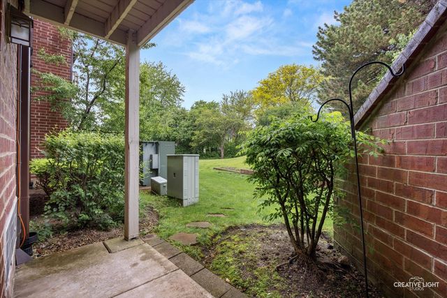 820 N Lakeside Drive 1C, Vernon Hills, IL 60061
