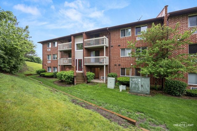820 N Lakeside Drive 1C, Vernon Hills, IL 60061