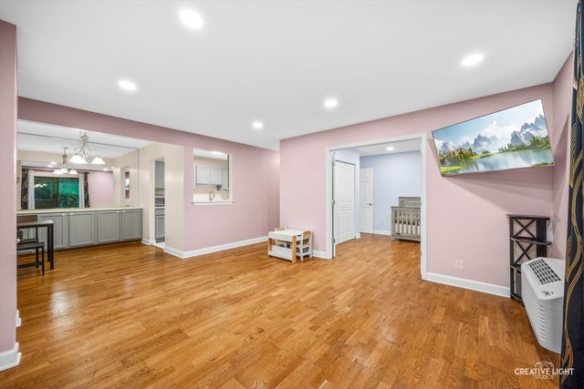 820 N Lakeside Drive 1C, Vernon Hills, IL 60061