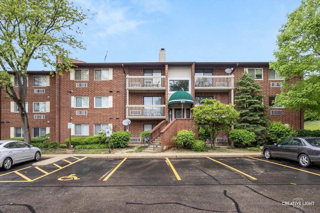 820 N Lakeside Drive 1C, Vernon Hills, IL 60061