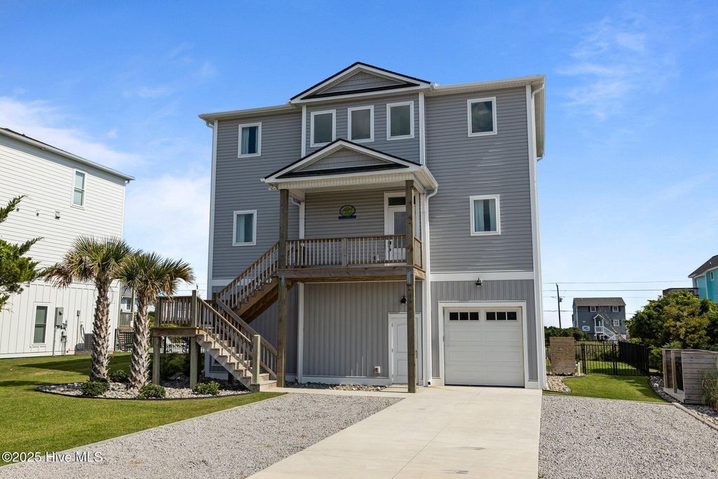 Image 12 of property listing at 1905 Emerald Drive, Emerald Isle, NC 28594
