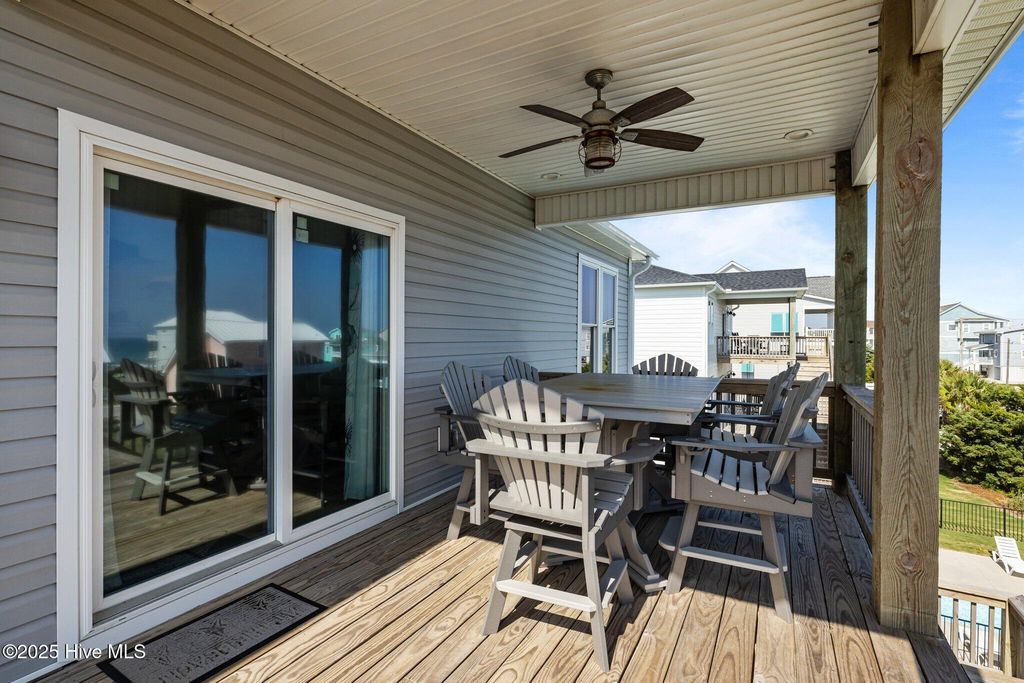 Image 14 of property listing at 1905 Emerald Drive, Emerald Isle, NC 28594