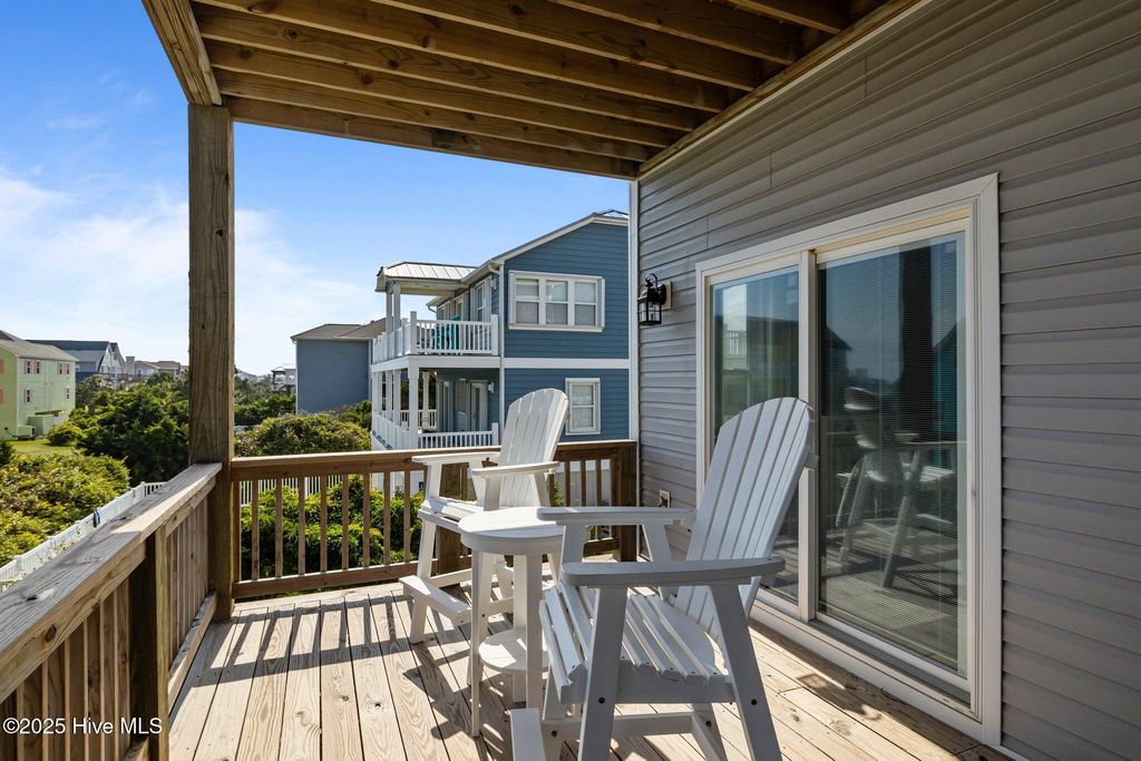 Image 16 of property listing at 1905 Emerald Drive, Emerald Isle, NC 28594