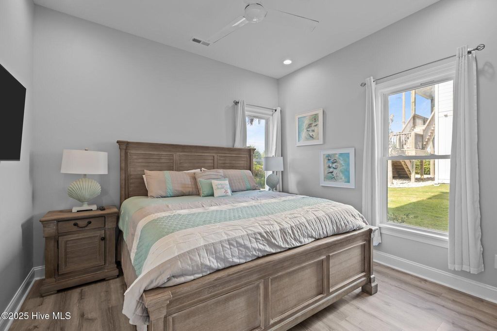 Image 17 of property listing at 1905 Emerald Drive, Emerald Isle, NC 28594