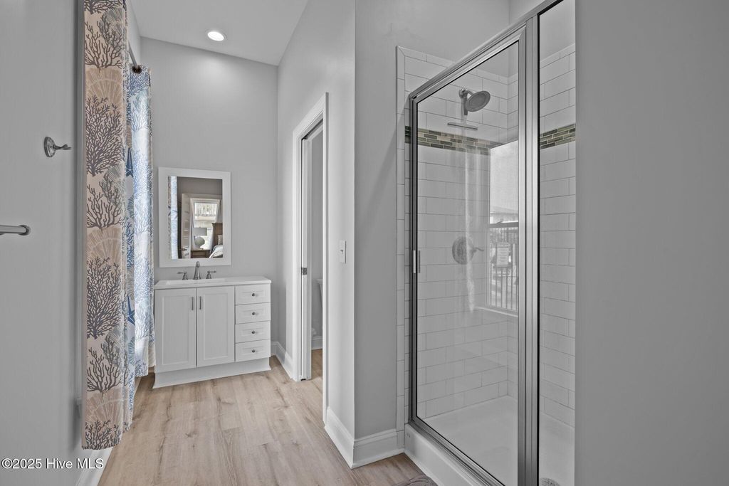 Image 18 of property listing at 1905 Emerald Drive, Emerald Isle, NC 28594