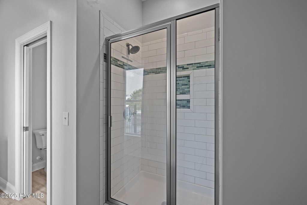 Image 19 of property listing at 1905 Emerald Drive, Emerald Isle, NC 28594