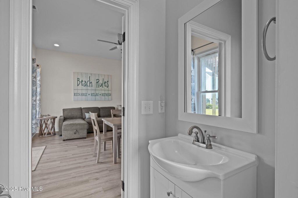 Image 20 of property listing at 1905 Emerald Drive, Emerald Isle, NC 28594