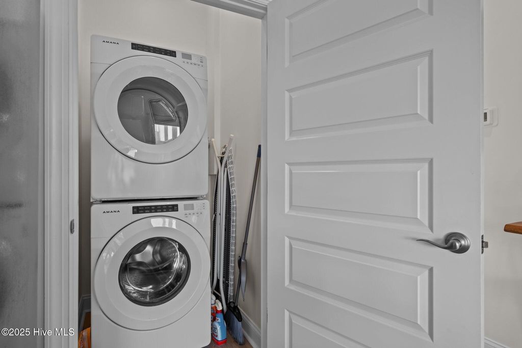 Image 23 of property listing at 1905 Emerald Drive, Emerald Isle, NC 28594