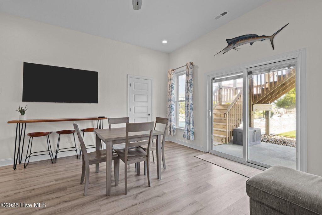 Image 24 of property listing at 1905 Emerald Drive, Emerald Isle, NC 28594