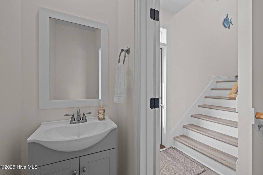 Image 25 of property listing at 1905 Emerald Drive, Emerald Isle, NC 28594