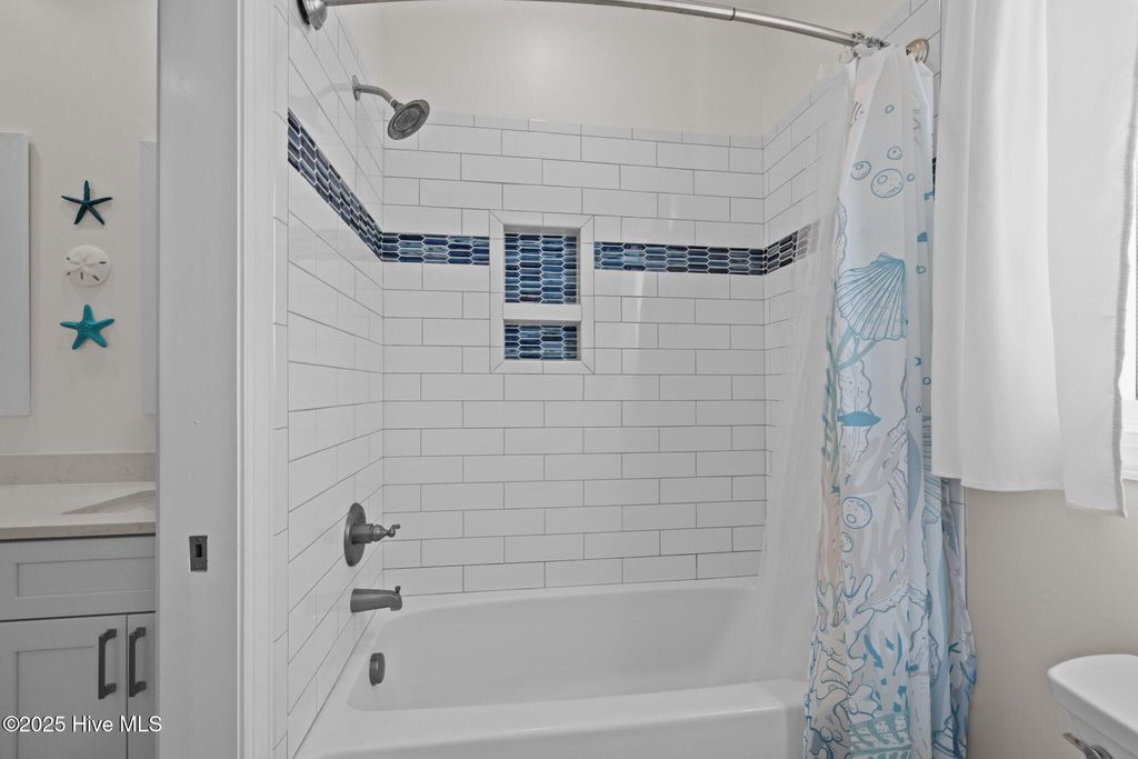 Image 26 of property listing at 1905 Emerald Drive, Emerald Isle, NC 28594