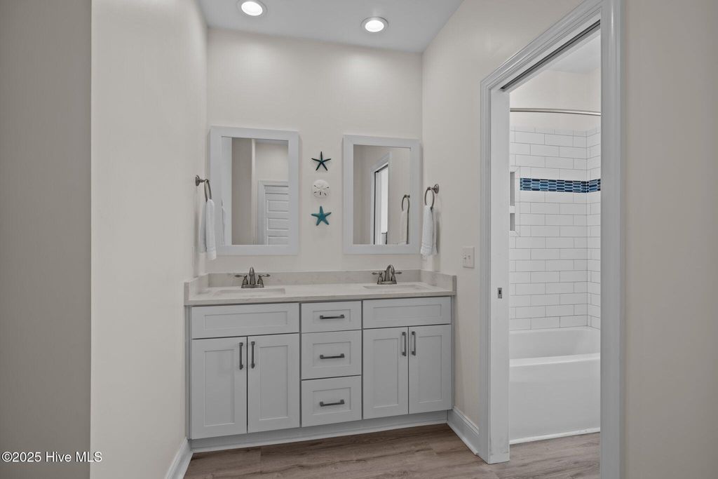 Image 27 of property listing at 1905 Emerald Drive, Emerald Isle, NC 28594