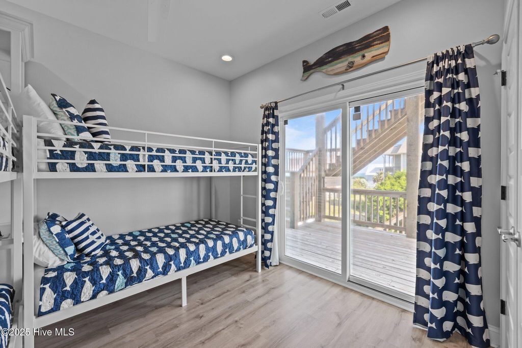 Image 30 of property listing at 1905 Emerald Drive, Emerald Isle, NC 28594