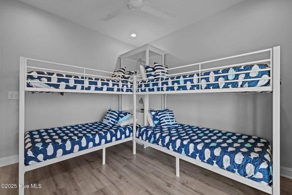 Image 31 of property listing at 1905 Emerald Drive, Emerald Isle, NC 28594