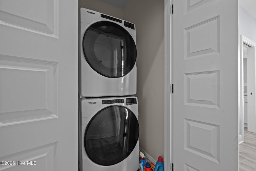 Image 32 of property listing at 1905 Emerald Drive, Emerald Isle, NC 28594