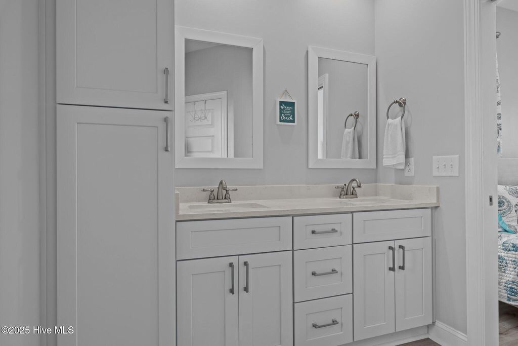 Image 33 of property listing at 1905 Emerald Drive, Emerald Isle, NC 28594