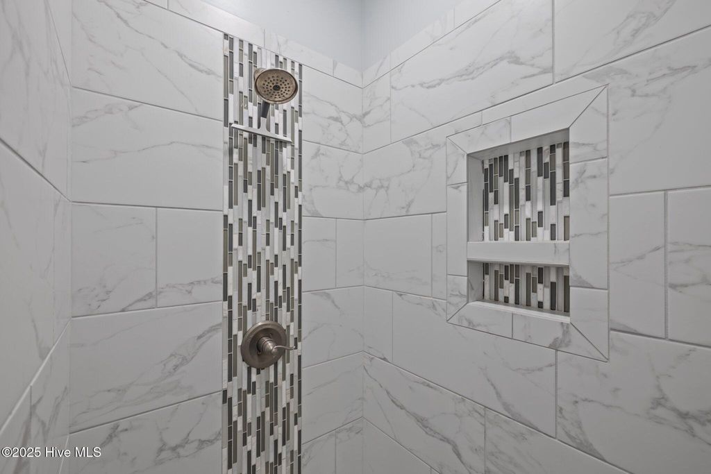 Image 34 of property listing at 1905 Emerald Drive, Emerald Isle, NC 28594