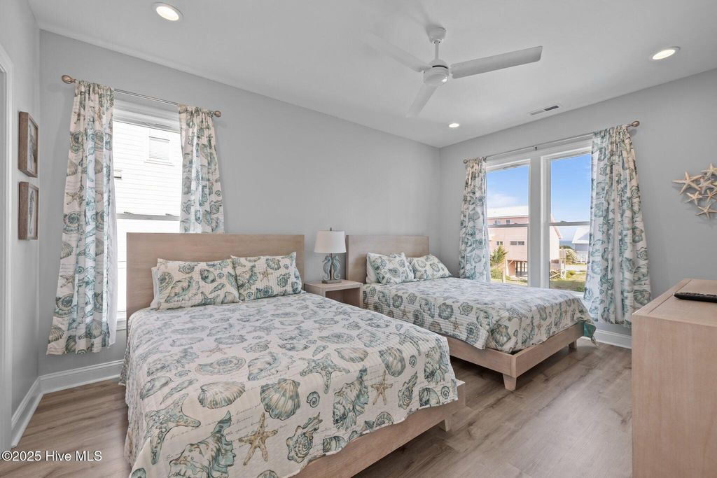 Image 36 of property listing at 1905 Emerald Drive, Emerald Isle, NC 28594