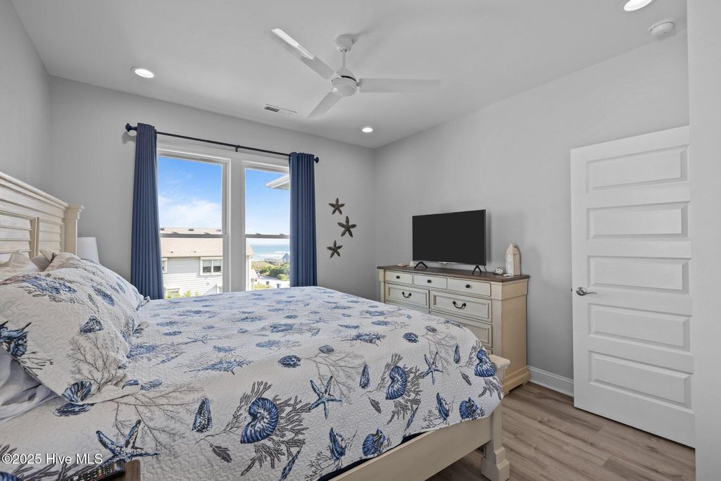 Image 39 of property listing at 1905 Emerald Drive, Emerald Isle, NC 28594