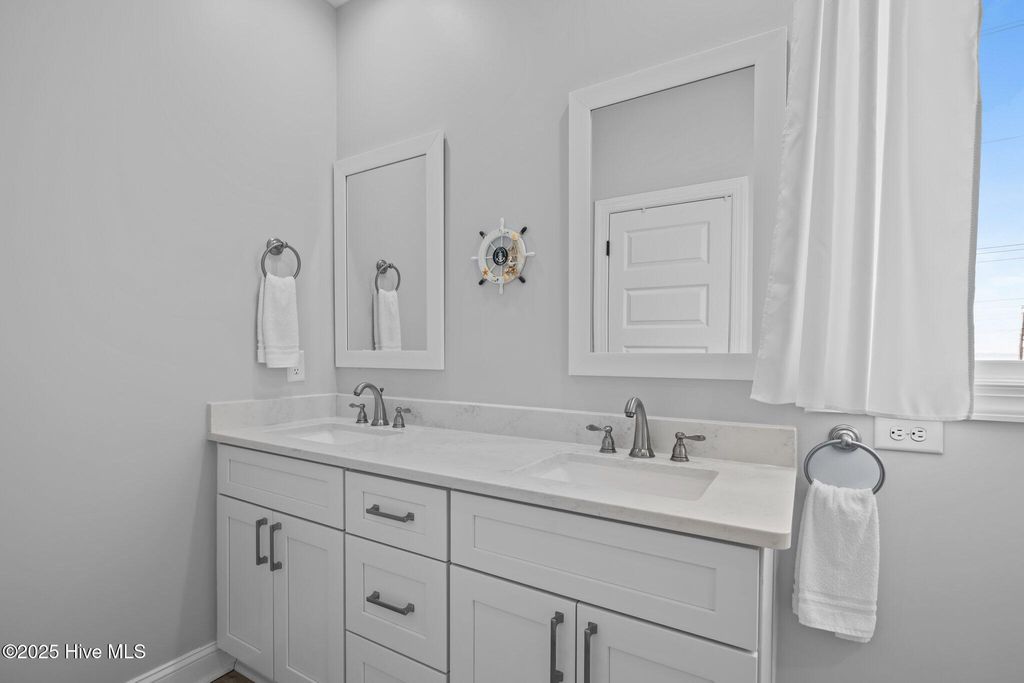 Image 42 of property listing at 1905 Emerald Drive, Emerald Isle, NC 28594