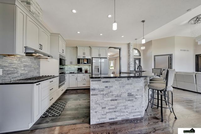 17380 S 77 Point, Hickman, NE 68372