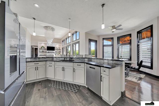 17380 S 77 Point, Hickman, NE 68372