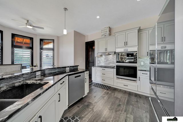 17380 S 77 Point, Hickman, NE 68372