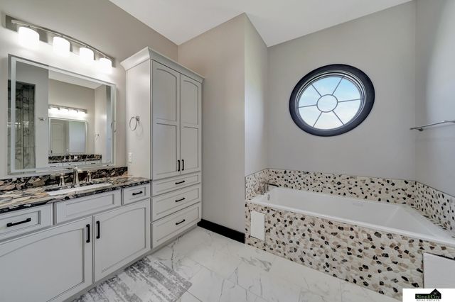 17380 S 77 Point, Hickman, NE 68372