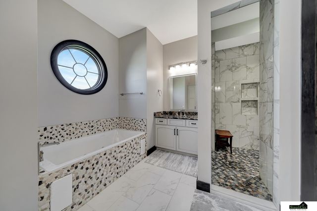 17380 S 77 Point, Hickman, NE 68372