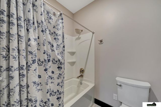 17380 S 77 Point, Hickman, NE 68372