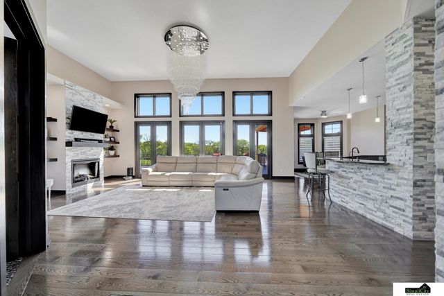 17380 S 77 Point, Hickman, NE 68372