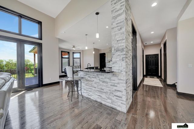 17380 S 77 Point, Hickman, NE 68372