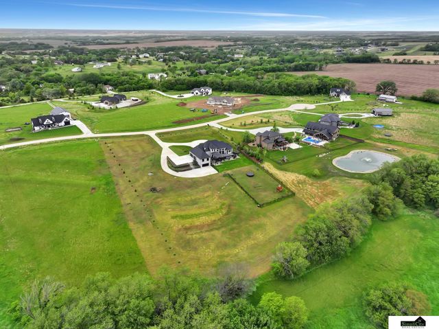 17380 S 77 Point, Hickman, NE 68372