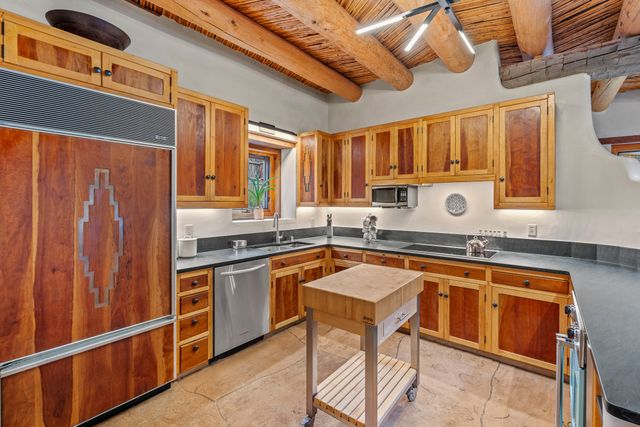 1330 Bishops Lodge Road, Santa Fe, NM 87506