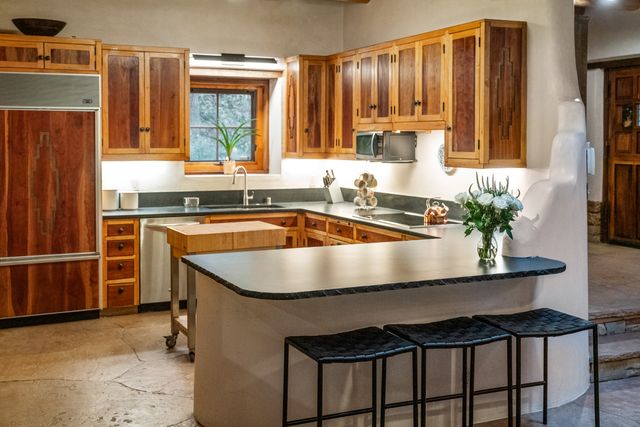 1330 Bishops Lodge Road, Santa Fe, NM 87506