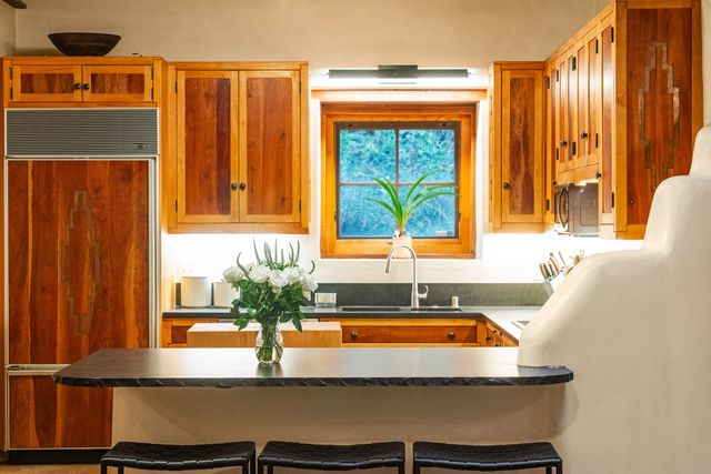 1330 Bishops Lodge Road, Santa Fe, NM 87506