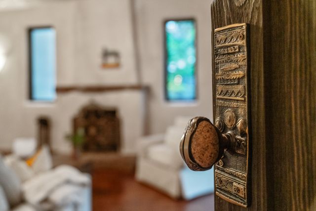 1330 Bishops Lodge Road, Santa Fe, NM 87506