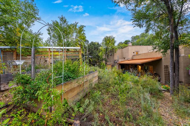 1330 Bishops Lodge Road, Santa Fe, NM 87506