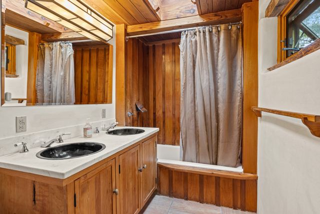 1330 Bishops Lodge Road, Santa Fe, NM 87506