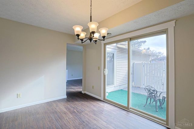 18 Oakwood Court, Springdale, OH 45246