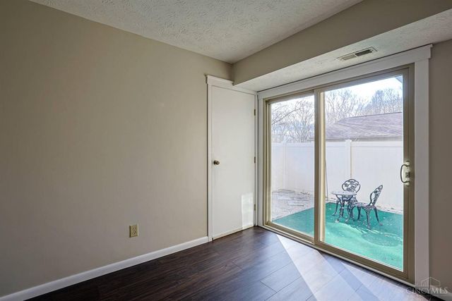 18 Oakwood Court, Springdale, OH 45246