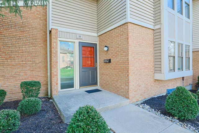 18 Oakwood Court, Springdale, OH 45246