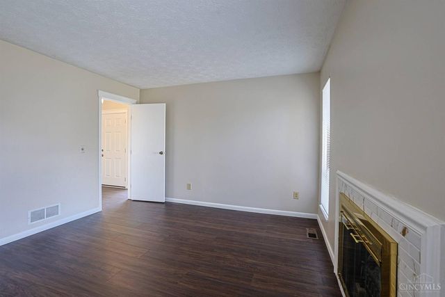 18 Oakwood Court, Springdale, OH 45246